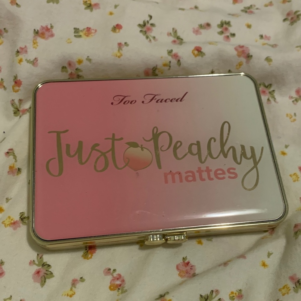 Too faced just peachy eyeshadow palette
